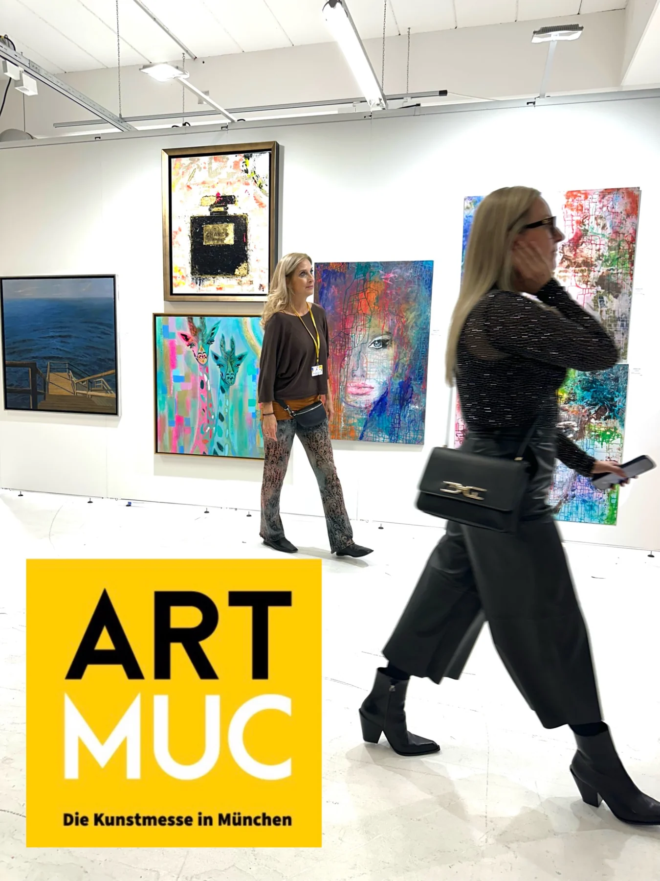 Barbara Eder und Gemälde bei der ARTMUC München 2026